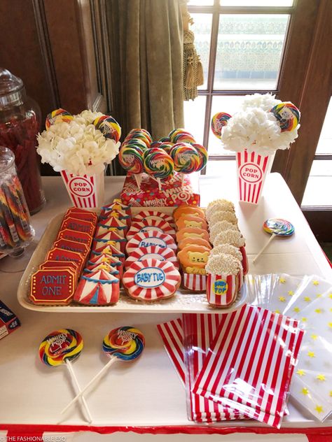 Carnival Birthday Table Decor, Carnival Theme Table Set Up, Circus Table Setting, Carnival Table Set Up, Circus Theme Centerpieces 1st Birthdays, Circus Dessert Table, Mickey Circus Birthday Party, Circus Table Decorations, Circus Themed Cookies