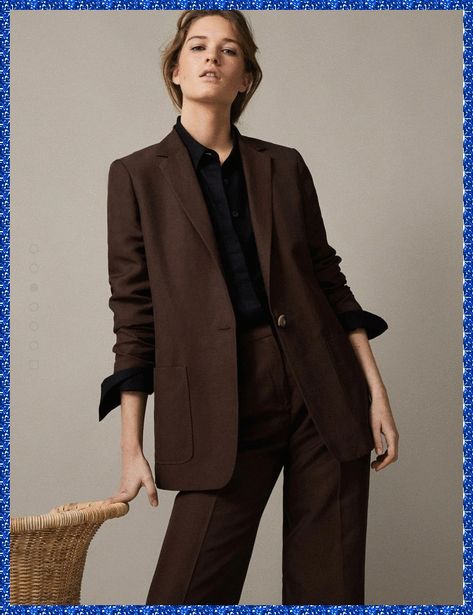 Woman Suit Fashion Chic, Work Outfit Professional, Women In Suits Aesthetic, Chic Work Outfit, Woman In Suit, Woman Suit, Brown Suit, Classy Suits, Academia Fashion