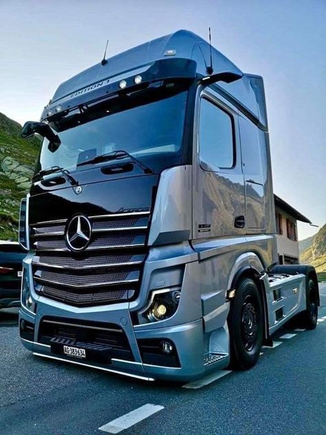 The best truck in the world: 2020 Mercedes-Benz Actros Edition 1 international Truck of the Year. Mercedes Actros, Bmw E30 M3, Mercedes Truck, Mercedes Benz Trucks, Rc Truck, Show Trucks, Built Truck, Kenworth Trucks, Mercedes Benz Cars