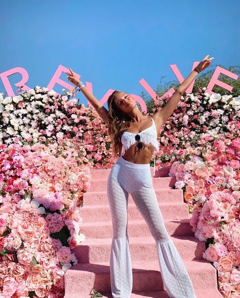 Revolve Festival Outfits, Revolve Aesthetic, Revolve Event, Bambam Aesthetic, Revolve Coachella, Neta Alchimister, Revolve Festival, Revolve Fashion, Body Wave Wigs