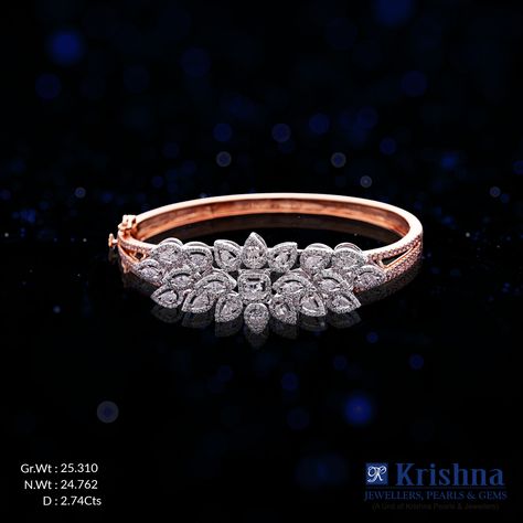 The perfect accessory for any Indian and western outfit, this bejewelled bangle, with its drop-shaped motifs in diamonds, is an eye-catching showstopper, whether you wear it for an evening out or a casual lunch meeting. Diamond Bracelet Design Unique, Lunch Meeting, Beautiful Diamond Earrings, Diamond Accessories, Diamond Bracelet Design, Diamond Pendants Designs, Pretty Jewelry Necklaces, Western Outfit, Bridal Diamond Jewellery