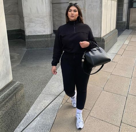 Athleisure Outfit Plus Size, Sporty Plus Size Outfits Casual, Winter Athleisure Outfits Midsize, Black Sweatpants Outfit Plus Size, Sporty Curvy Outfits, Sporty Midsize Outfit, Plus Size Sporty Outfits Winter, Winter Athleisure Outfits Plus Size, Gym Outfits For Women Midsize