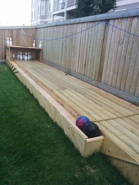 25 money-saving diy backyard projects…to transform your space!! Diy Bowling, Backyard Upgrades, Taman Air, Crazy House, Bowling Balls, Ideas Backyard, Yard Games, Backyard Games, Bowling Ball