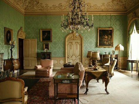 Downton Abbey Decor, Kelly Moore Paint, Historic Paint Colours, Vintage Films, British Lifestyle, Highclere Castle, Victorian Interior, Antique Tables, Bob Vila