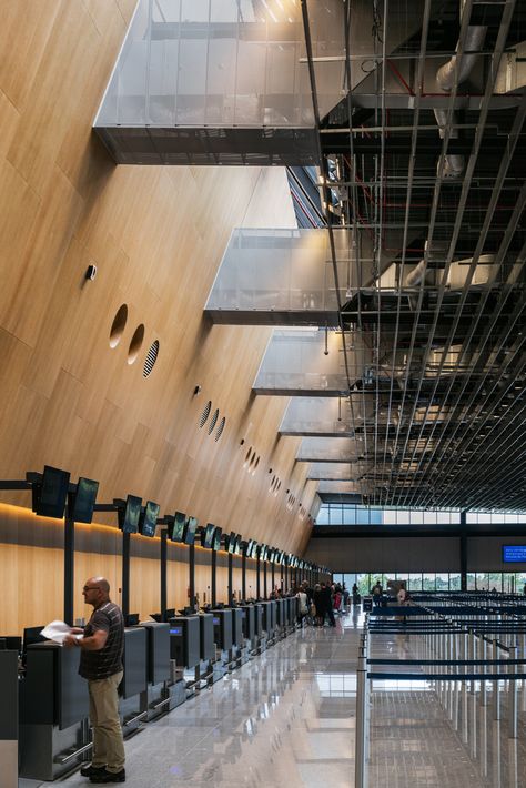 Gallery of Florianópolis International Airport / Biselli Katchborian Arquitetos - 23 Airport Security Check, Airport Check In, Modern Floor Plans, Airport Design, Airports Terminal, Bus Terminal, Sales Office, Alaska Airlines, Counter Design