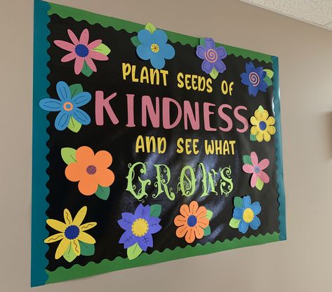 Spring Flowers Bulletin Board, Spring Office Decor Bulletin Boards, Spring Into Summer Bulletin Board, Spring Boletin Board, Bulliten Boards Ideas May, Spring Kindness Bulletin Board Ideas, Spring Classroom Board Ideas, Bulletin Board With Flowers, May Classroom Decorations