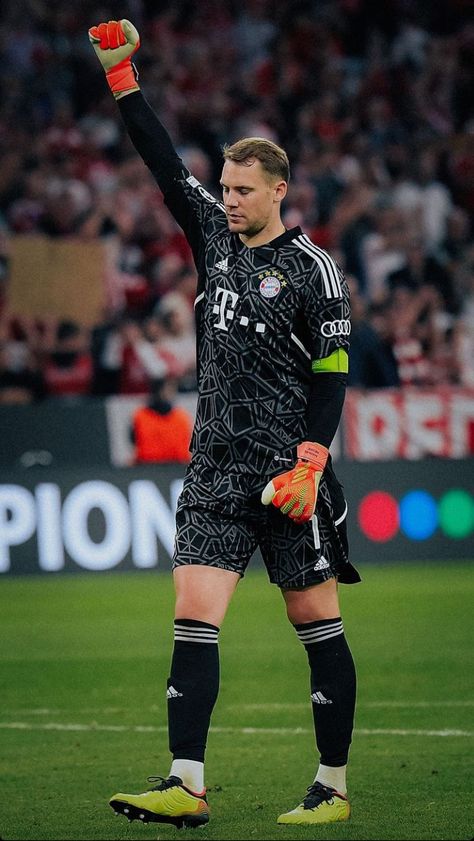 Manuel Neur, Manuel Never, Bayern Munich Wallpapers, Italy Soccer, Fc Bayern Munich, Very Funny Pictures, Football Wallpaper, Bayern Munich, Liverpool Fc