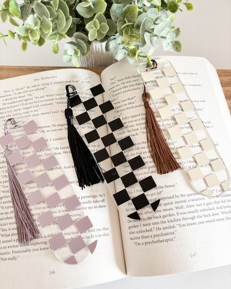 On today’s episode of crafting…checkered bookmarks 🔖 #checkered #bookmark #bookmarksofinstagram #bookishgifts #trending #fy #readmorebooks Book Crafts To Sell, Custom Acrylic Bookmarks, Acrylic Bookmarks Diy, Diy Acrylic Bookmark, Diy Book Markers Ideas, Trendy Bookmarks, Acrylic Bookmarks Cricut, Diy Cricut Gifts, Bookmark Ideas Creative