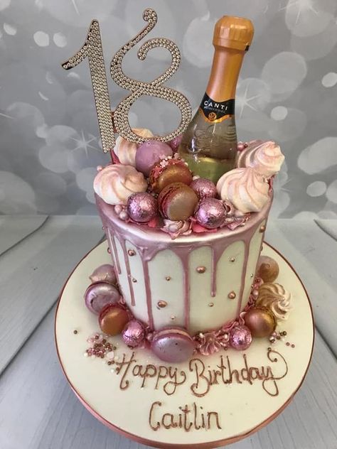 18th birthday cake decorating ideas - Pictures 18th Birthday Cake Ideas, Birthday Cake Wine, 18th Birthday Cake For Girls, Alcohol Birthday Cake, Birthday Drip Cake, Torte Creative, 18th Cake, 40th Cake, 60th Birthday Cakes