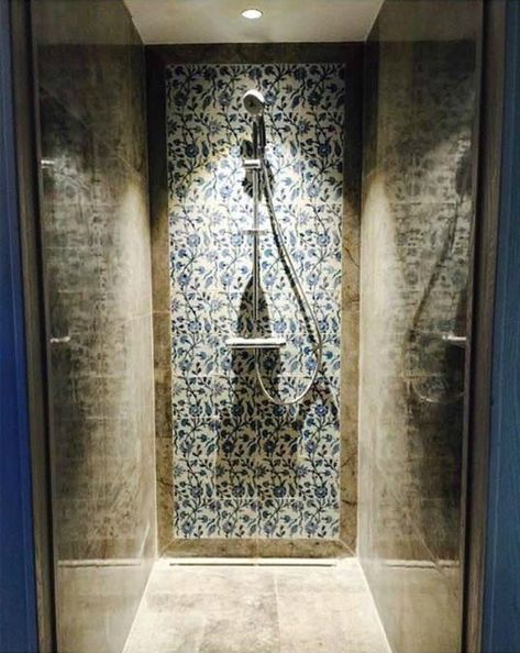 Turkish Bathroom Ideas, Granite Bathroom Ideas, Spanish Inspired Bathroom, Moroccan Bathroom Ideas, Turkish Interior Design, Turkish Bathhouse, Mediterranean Home Interior Design, Home Tiles Design, Moroccan Style Home