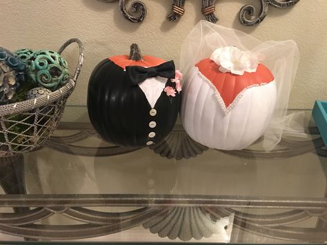 Bride and groom pumpkins/ Halloween wedding Halloween Wedding Pumpkins, Bride And Groom Pumpkins, Wedding Pumpkin Carving, Halloween Stag And Doe, Wedding Pumpkin Decor, Stag Ideas, Halloween Party Dessert Table, Wedding Pumpkins, Halloween Party Desserts