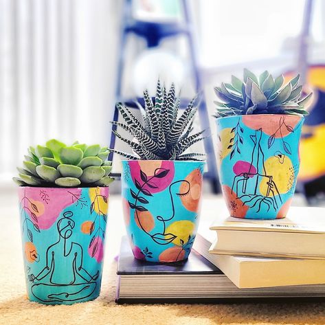 Upcycled coffee mugs to colorful succulent planters with vibrant colors and contemporary art Succulent Planters, To Cute, Cute Doodle Art, Succulents Diy, How To Decorate, Succulent Planter, Cute Doodles, Doodle Art, Succulent