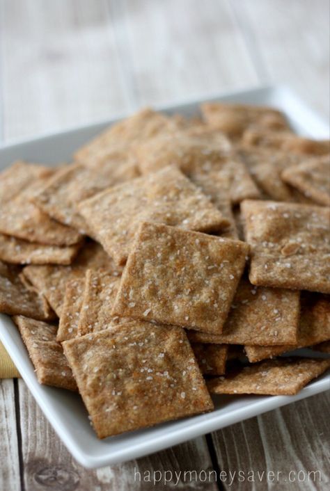 Homemade Wheat Crackers, Wheat Crackers Recipe, Homemade Crackers Recipe, Make Your Own Crackers, Savoury Crackers, Whole Wheat Crackers, Healthy Crackers, Wheat Crackers, Wheat Thins