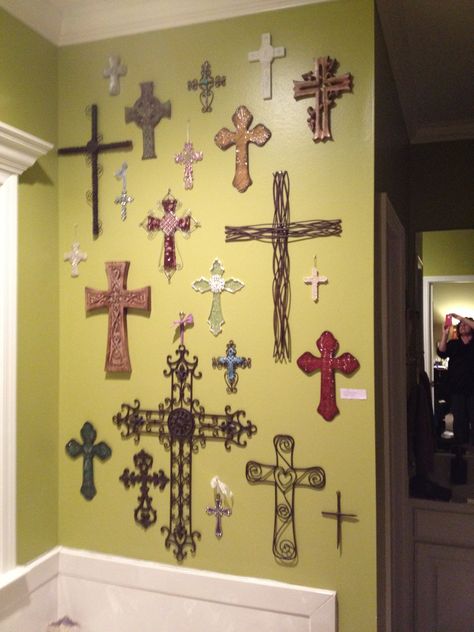 cross wall Wall Of Crosses Ideas, Cross Wall Collage, Wall Of Crosses, Cross Walls, Crosses Diy, Altar Catholic, Prayer Altar, Cross Ideas, Cross Wall Art