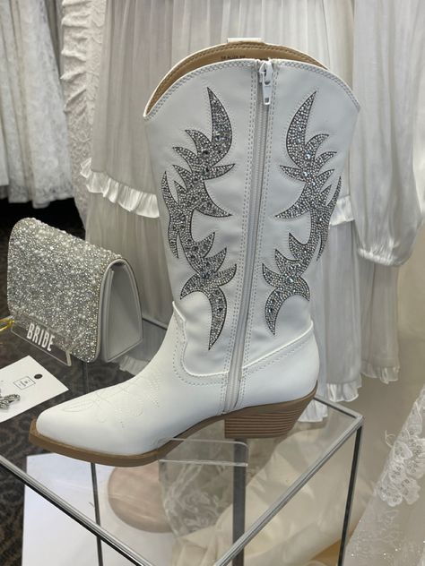 Bedazzled White Cowgirl Boots, Bridal Cowboy Boots Vintage, Whote Wedding Cowgirl Boots, Bridal Cowboy Boots, Whute Cowgirl Boots, White Cowgirl Boots Vintage, Bota Western, Rhinestone Boots, Cute Cowgirl Boots