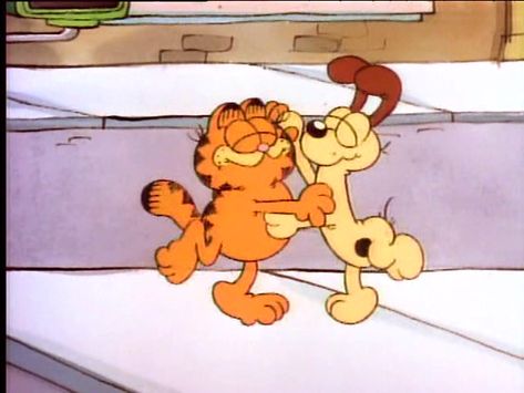 Garfield With Headphones, Odie And Garfield, Garfield And Odie Matching Pfp, Garfield Dancing, Garfield Profile Pic, Garfield Matching Pfp, Old Garfield, Garfield Pfp, Odie Garfield