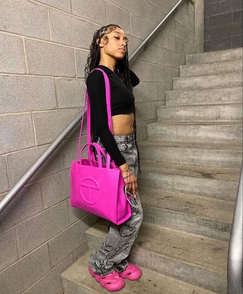 Big Telfar Bag Outfit, Azalea Telfar Bag Outfit, Telfar Bags Outfit, Hot Pink Telfar Bag Outfit, Outfit With Pink Telfar, Pink Telfar Outfit, Pink Purse Outfit Black Women, Pink Telfar Bag Outfit, Bubblegum Pink Telfar Bag Outfit