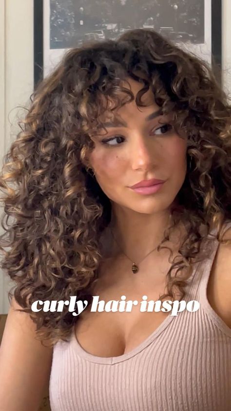 Lion Haircut Women Curly, Low Light Curly Hair, Curly Hair Evening Style, Curly Haired Bangs, Light Curly Bangs, Curly Thick Hair Cuts, Cute Haircut For Curly Hair, Curly Hair Cuts With Curtain Bangs, Curly Hair For Oval Face Shape