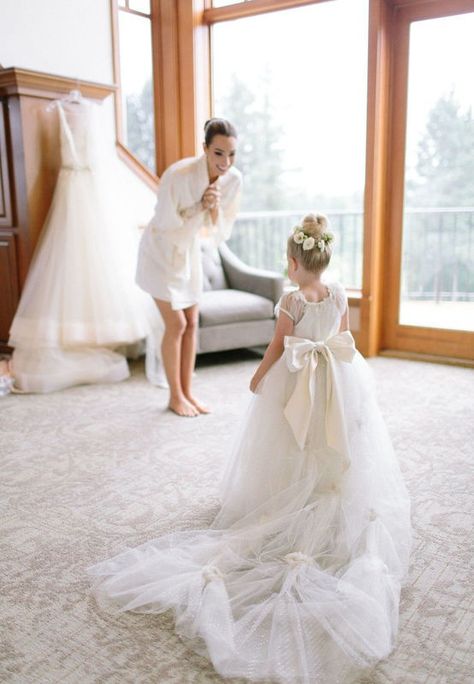 Bride And Flowergirl, Flowergirl Bride Photos, Bride And Flower Girl Getting Ready, Daughter In Wedding Dress Photo Ideas, Wedding Dress Photo With Daughter, Bride And Flowergirl Picture, Mother Daughter Wedding, Flower Girl Inspiration, White Flower Girl Dresses