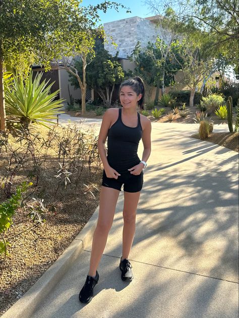 Matching outfit, matching set, lululemon, workout outfit, workout aesthetic, vision board, healthy girl, healthy, clean eating Lululemon Running Outfit, Running Outfit Aesthetic, Lululemon Aesthetic, Outfit Running, Lululemon Outfit, Running Aesthetic, Aesthetic Workout, Running Outfit, Outfit Matching