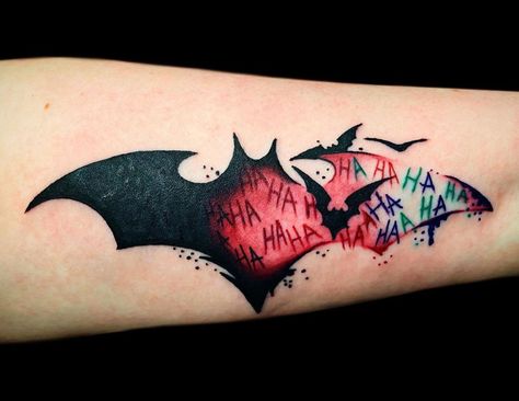 Batman Logo Tattoo, Batman Symbol Tattoos, Tato Geisha, Dragon Tattoo Styles, Batman Tattoos, Dc Tattoo, Logo Batman, Batman Tattoo, Marvel Tattoos