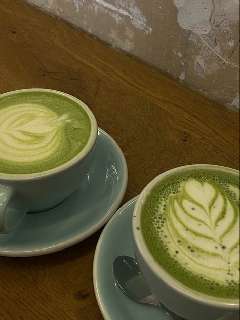 Matcha latte Matcha Drink Aesthetic, Hot Matcha Latte, Macha Latte, Matcha Latte Aesthetic, Weston Koury, Matcha Aesthetic, Matcha Green Tea Latte, Tea Drink Recipes, Matcha Drink