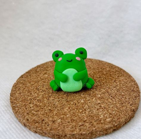 Beginner’s Guide to Making Custom Clay Magnets Clay Inspo Animals, Mini Modeling Clay Ideas, What To Make With Oven Bake Clay, Frog Made Out Of Clay, Cute Small Things To Make With Clay, Frog From Clay, Modeling Clay Animals Easy, Cute Mini Clay Figures, East Clay Sculptures