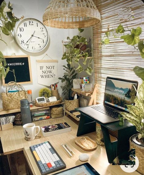 Home Decor Ideas Bedroom, Office Desk Set, Desk Organisation, Cozy Desk, Decor Ideas Bedroom, Work Office Decor, Home Design Inspiration, Desk Inspiration, Desk Essentials