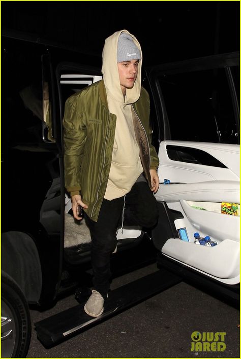 Justin Bieber & Kourtney Kardashian Hit Up the Same Spot Beige Hoodie, Justin Bieber Outfits, Justin Bieber Style, Justin Bieber Photos, I Love Justin Bieber, Justin Beiber, Love Justin Bieber, Sheer Lace Top, Fashion Night