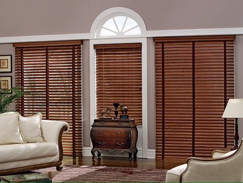 Wooden blinds with accent tape along with a quality valance adds a special, warm, classy feel to a living room, office or den.  http://www.chicoblinds.com/8-things-when-choosing-window-blinds/ Farmhouse Blinds, Ikea Blinds, Patio Blinds, Modern Blinds, Living Room Blinds, Bedroom Blinds, Window Treatments Living Room, Shutter Blinds, Blinds Design