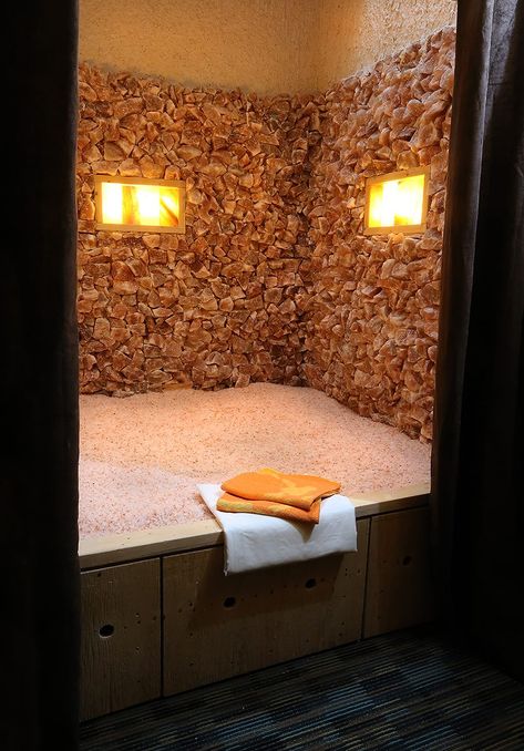 Himalayan Salt Cave, Salt Room Therapy, Salt Cave Spa, Himalayan Salt Room, Deco Spa, Massage Room Design, Salt Detox, House Spa, Home Spa Room