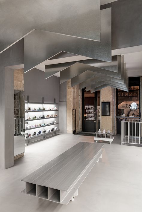 Counterfeit Studio Brings Industrial Charm to Sneaker Retailer Footpatrol’s Paris Outpost Store Sneaker, Retail Interior Design, Paris Store, Boutique Interior Design, Store Interiors, Fashion Closet, Retail Store Design, Retail Design Blog, Boutique Interior