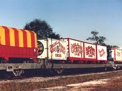 The rise and fall of the 'Greatest Show on Earth' and the Ringling circus empire - Business Insider Vintage Circus Photos, Ringling Brothers Circus, Old Circus, Barnum Bailey Circus, Ringling Brothers, Circus Sideshow, Circus Train, Circus Art, Train Pictures