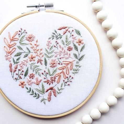 Floral Heart Embroidery, Necklace Embroidery, Embroidery Hearts, Diy Embroidery Kit, Heart Embroidery, Diy Embroidery Patterns, Hand Embroidery Kit, Hand Embroidery Flowers, Learn Embroidery