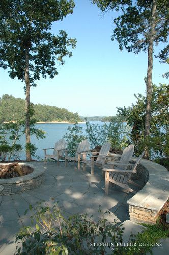 Traditional Home Lake Houses Design, Pictures, Remodel, Decor and Ideas - page 38 Diy Fire Pit Ideas, Cheap Fire Pit, Lake Landscaping, Outside Fire Pits, Terrasse Design, Patio Grande, House Lake, Lakeside Living, Fire Pit Designs