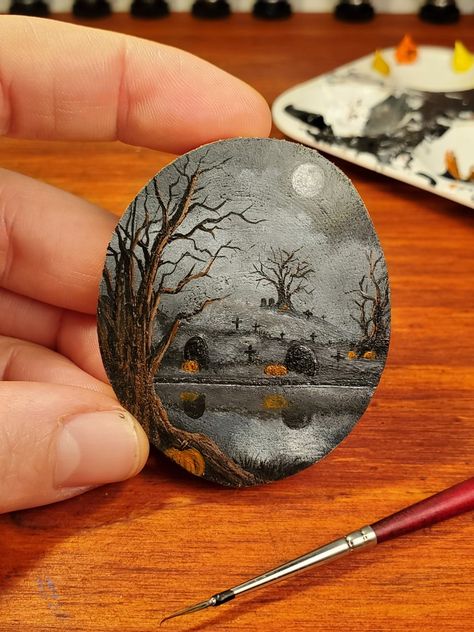 Painting of a graveyard Halloween Graveyard Painting, Landscape Rock Painting Ideas, Autumn Stone Painting, Rock Art Halloween, Cemetery Painting, Graveyard Painting, Autumn Acrylic Painting, Halloween Rock Painting, Graveyard Art