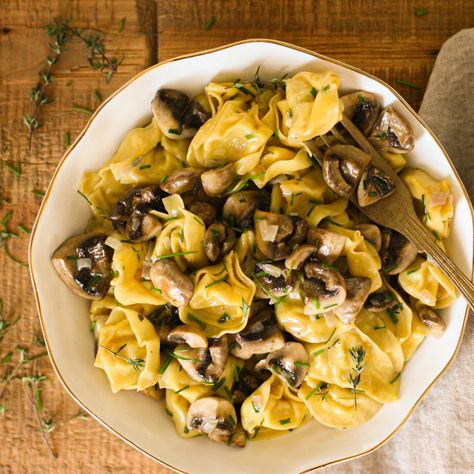 Herby Tortellini with Roasted Mushrooms - an easy but elegant pasta meal with earthy mushrooms in a buttery white wine sauce with fresh herbs Tortellini With Mushrooms, Weekend Cooking, White Wine Sauce, Roasted Mushrooms, Pasta Dinners, Cheese Tortellini, Wine Sauce, Starters Recipes, Pasta Dish