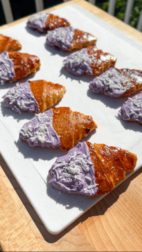 How to make the Viral Flat Croissants - Ta-Daa! Flat Croissant Recipe, Viral Croissant, Flat Croissant, Vietnamese Crepes, Grilled Oysters, Croissant Recipe, Purple Yam, Honey Glaze, Braised Pork