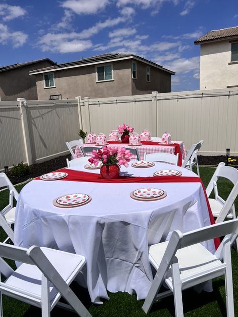 Cherry Centerpiece Ideas, Strawberry Shortcake Table Decorations, Berry Sweet Baby Shower Centerpieces, Strawberry Theme Centerpieces, Birthday Table Setup, Strawberry Centerpiece Ideas, Strawberry Shortcake Centerpieces, Berry 1st Birthday Party, Strawberry Shortcake Dessert