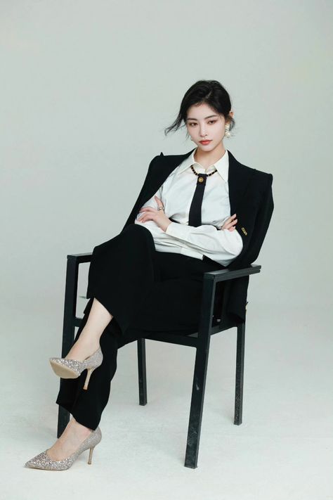 Grace Core, Sitting Pose Reference, Reference Pose, Woman In Suit, Sitting Pose, Fashion Model Poses, 사진 촬영 포즈, Female Pose Reference