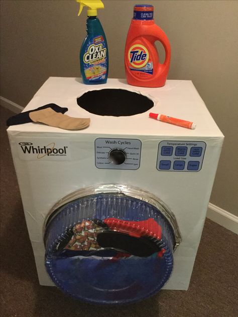 Washing Machine costume made with Contact paper and deli tray lid. Diy Play Washing Machine, Washing Machine Halloween Costume, Washing Machine Costume, Dit Christmas Gifts, Cardboard Kitchen, Deli Tray, Home Daycare Ideas, Creative Halloween Costumes Diy, Cardboard Crafts Kids