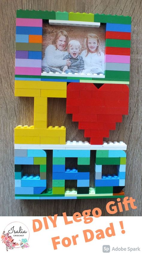 Father’s Day Lego Craft, Lego Fathers Day Gifts From Kids, Fathers Day Lego Gifts, Diy Lego Gift Ideas, Birthday Gifts For Dad From Kids Diy, Diy Fathers Day Gifts From Kids, Lego Photo Frame, Lego Picture Frame, Diy Christmas Gifts For Dad