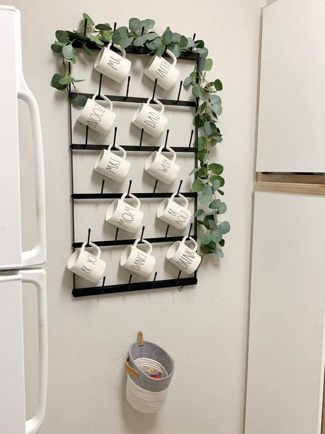 Wall Mug Rack, Good Day Coffee, Coffee Mug Rack, Coffee Cup Rack, Hanging Mugs, Coffee Mug Display, Coin Café, Farmhouse Mugs, Wood Mug