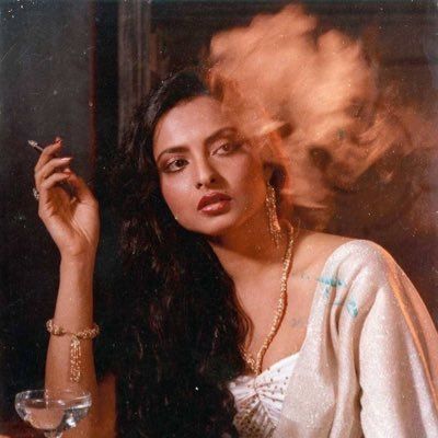 mani the salad lord 🥗 on Twitter: "I suddenly can’t breathe… " Rekha 90s, Rekha Aesthetic, Lady Aesthetic, Desi Fashion, Desi, Vintage 90s, A Woman, Salad, On Twitter