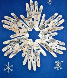 snowflake kid crafts - arts and crafts activities -winter kid craft- amorecraftylife.com #kidscraft #craftsforkids #winter #preschool Snowflake Handprint, Easy Winter Crafts, Winter Crafts Preschool, Scratch Book, Snowflakes Art, Snowflake Craft, Christmas Crafts For Toddlers, Footprint Crafts, Winter Preschool