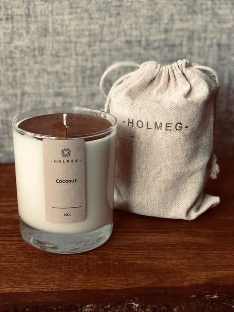 Scented Candles Packaging, Lilin Aroma, Candle Packaging Design, Candle Logo, Soya Mumu, Homemade Scented Candles, Candle Projects, Idee Cricut, Candle Making Business