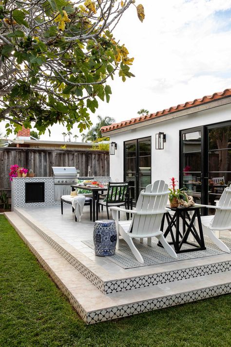 Plain Backyard Makeover, Back Patio Design, Outdoor Entryway Ideas, Dream Backyard Patio, Bohemian Patio, Spanish Bungalow, Outdoor Entryway, La Jolla California, Door Entrance