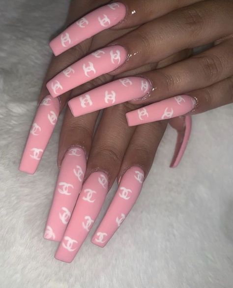 Pink Chanel Nails, Chanel Nail Art, Chanel Nails Design, Barbie Pink Nails, Gucci Nails, Luminous Nails, Fake Nails Designs, Chanel Nails, Nails Now