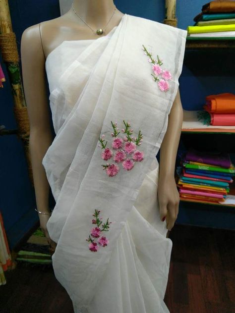 White Saree Embroidery, Cheap Resham Embroidered Saree, Resham Embroidery Saree For Puja Festivals, Spring Festive Resham Embroidery Saree, Spring Resham Embroidery Saree, Saree Pallu Embroidery Design, Embroidery Design Simple, Kerala Saree Blouse Designs, Cutwork Saree