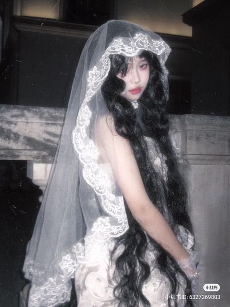 Woman Holding Fan Reference, Veil Art Reference, Woman In Dress Pose Reference, Black Veil Outfit Aesthetic, Veil Photography Photo Ideas, Aesthetic Portrait Photography Vintage, Long Jellyfish Hair, Halloween Poses Reference, Romantic Gothic Outfits